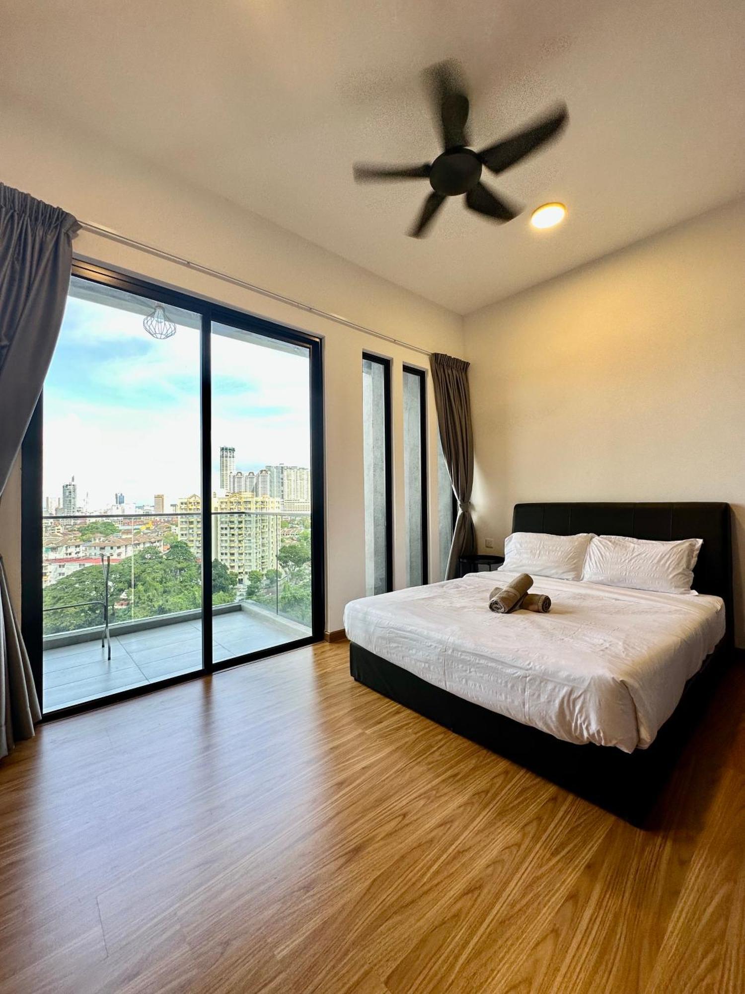 Beacon Executive Suite - City View - By Iz George Town Exterior foto