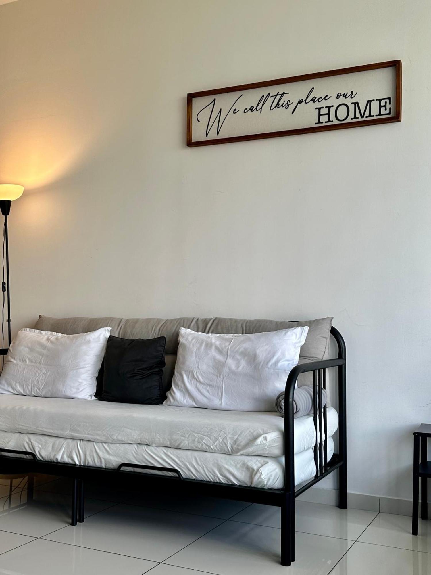 Beacon Executive Suite - City View - By Iz George Town Exterior foto