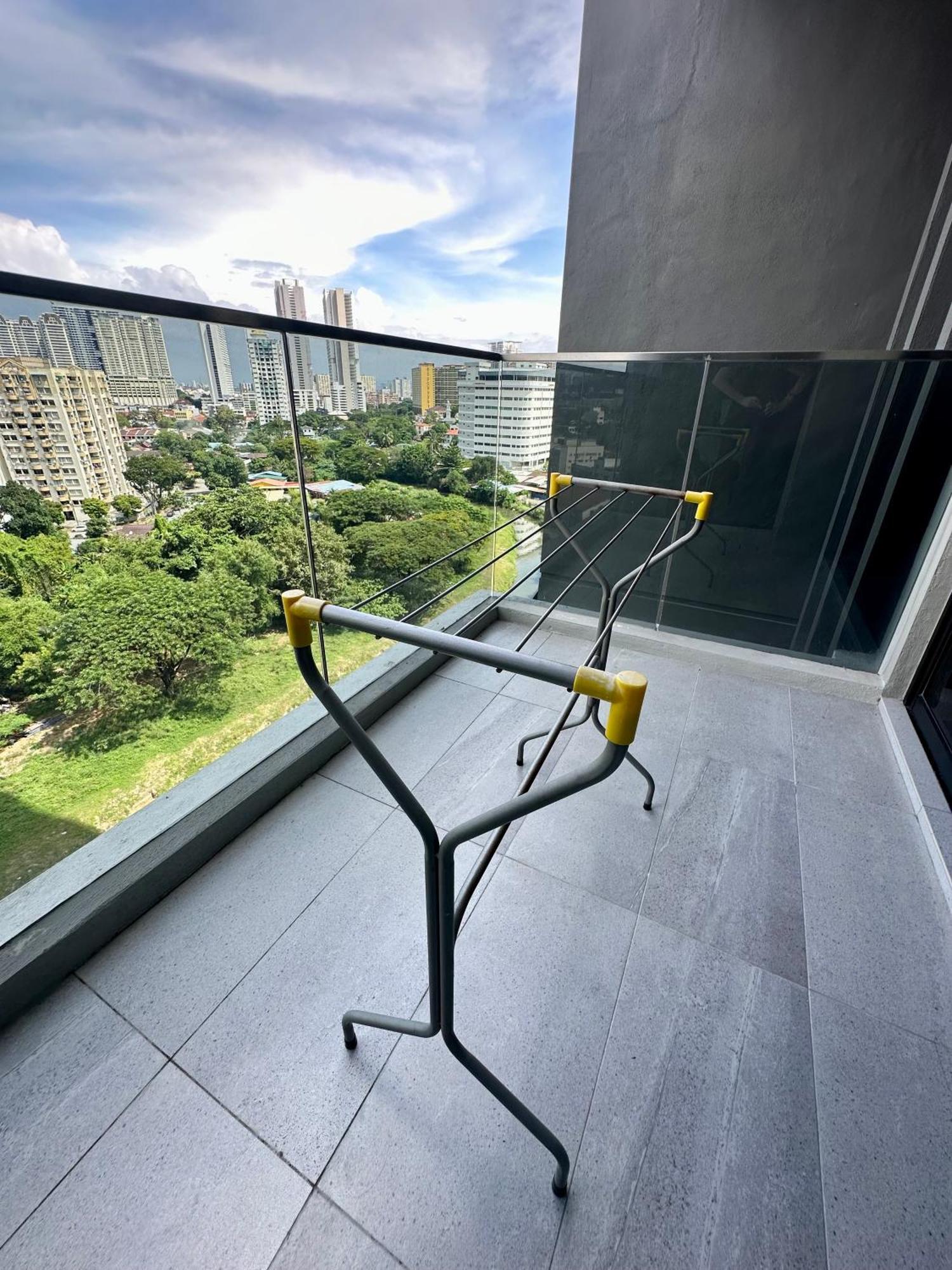 Beacon Executive Suite - City View - By Iz George Town Exterior foto