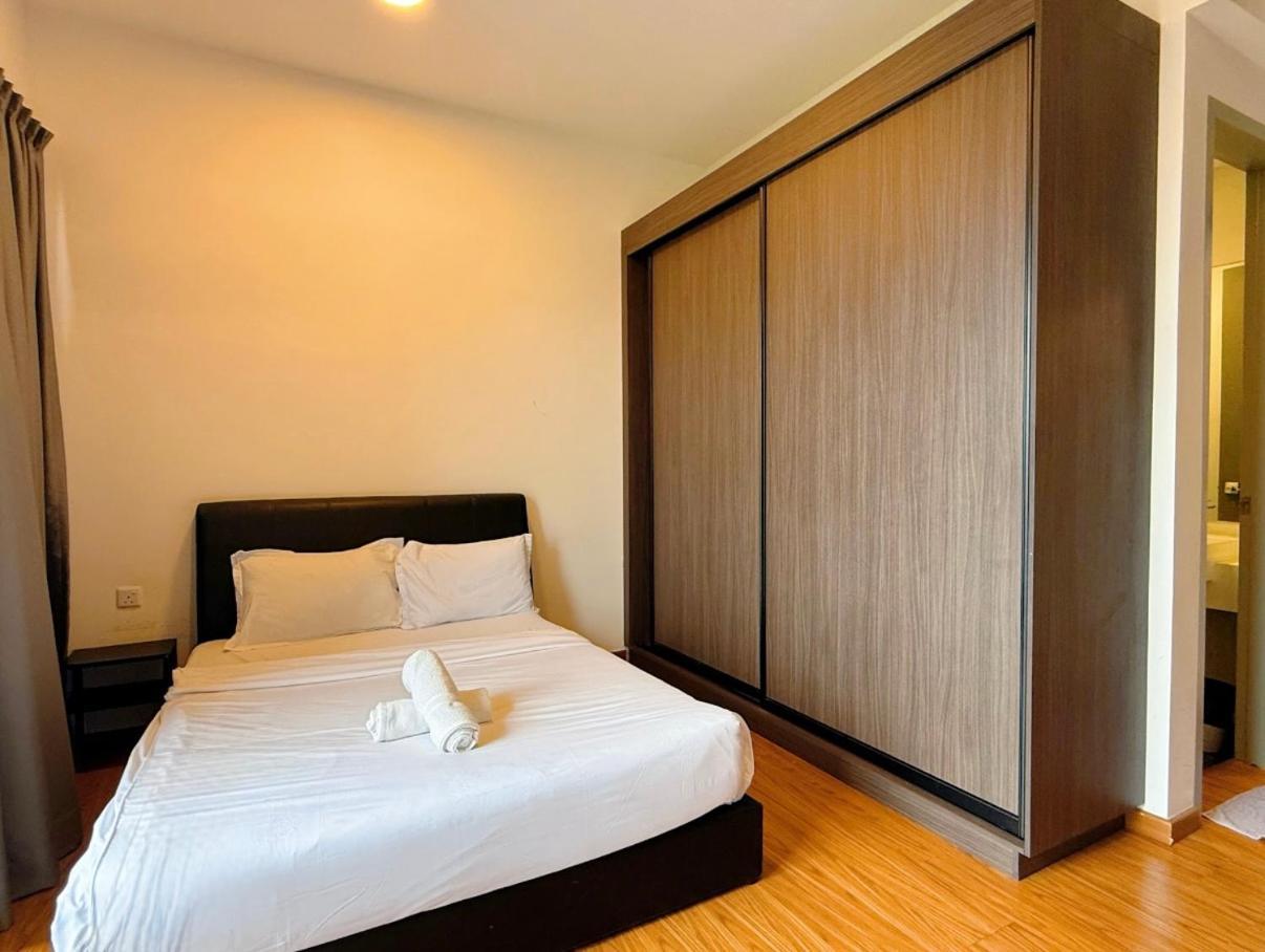 Beacon Executive Suite - City View - By Iz George Town Exterior foto