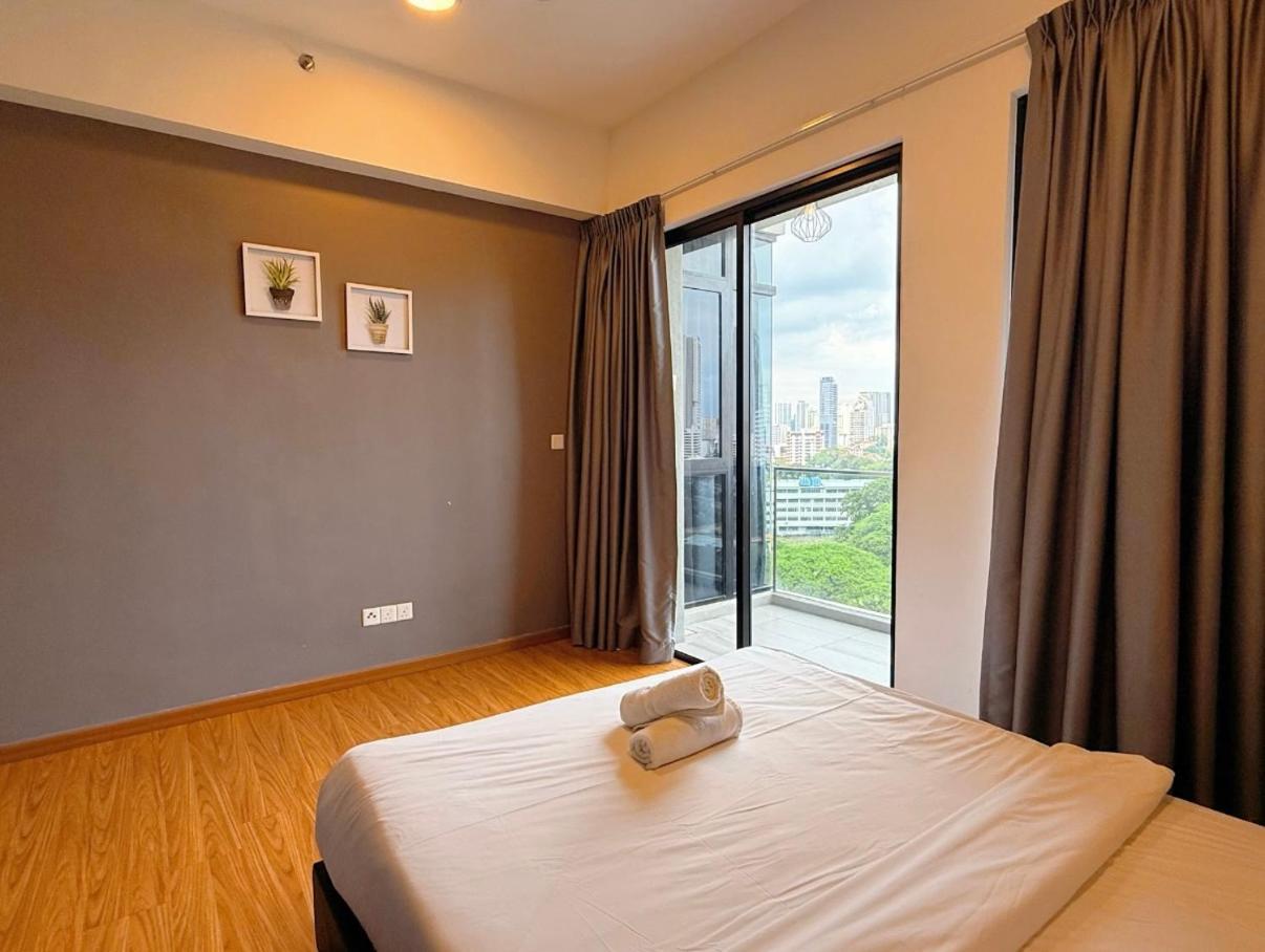 Beacon Executive Suite - City View - By Iz George Town Exterior foto