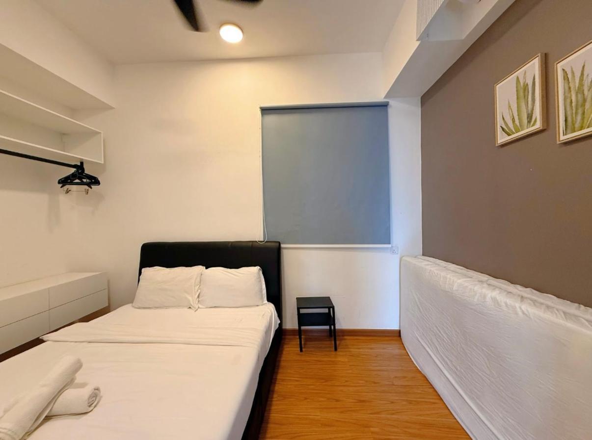 Beacon Executive Suite - City View - By Iz George Town Exterior foto